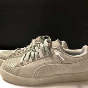 Puma Suede Shoes, Grey Leather, Women’s Size 8.5